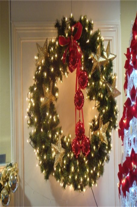 4ft decorated wreath example